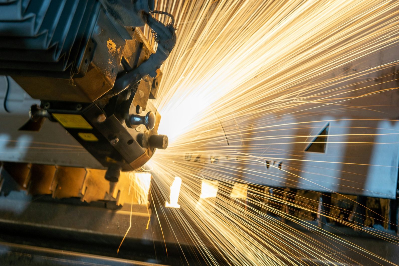 Fiber laser processing metal with a shower of sparks