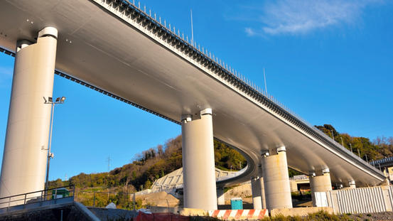 The new San Giorgio bridge in Genoa on its concrete piers