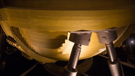 Hydraulic dampers beneath the Taipei 101 tuned mass damper
